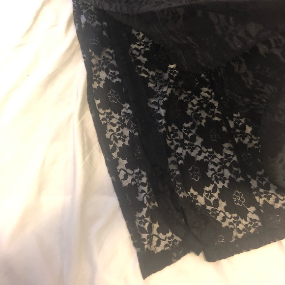 Off-shoulder black lace dress - Picture 2 of 4